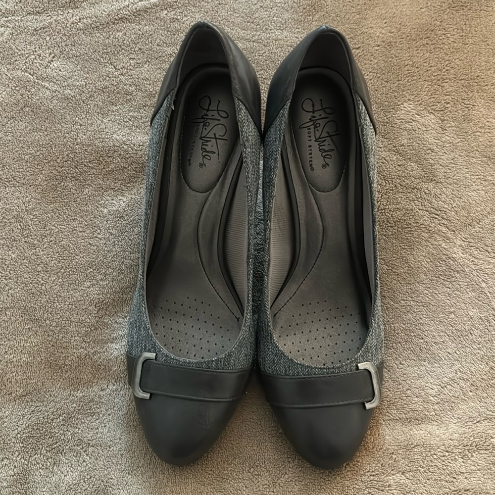 Life Stride Gray and Black Women's Heels